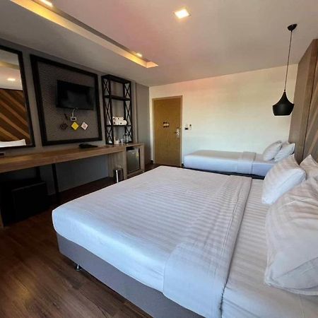 The Circle Hotel Buriram Extérieur photo