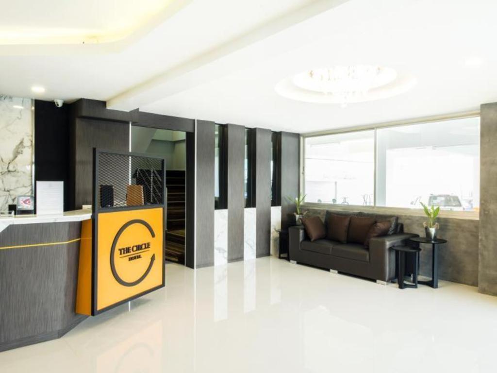 The Circle Hotel Buriram Extérieur photo