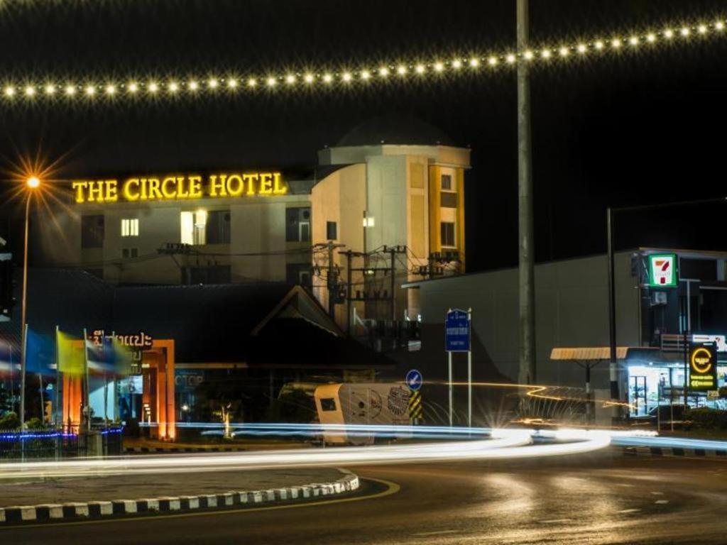The Circle Hotel Buriram Extérieur photo
