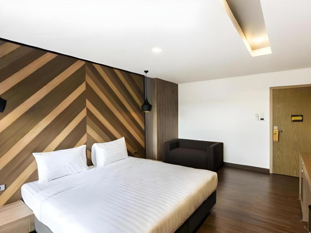 The Circle Hotel Buriram Extérieur photo