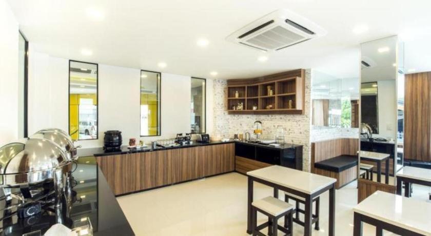 The Circle Hotel Buriram Extérieur photo
