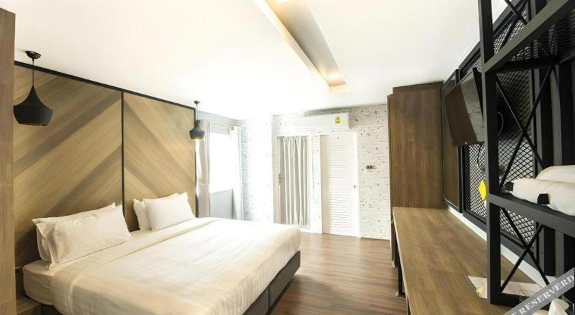 The Circle Hotel Buriram Extérieur photo