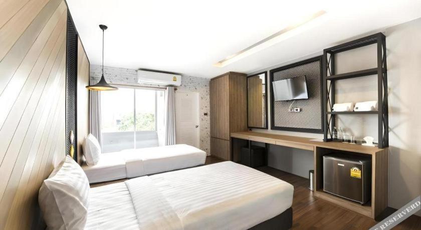 The Circle Hotel Buriram Extérieur photo