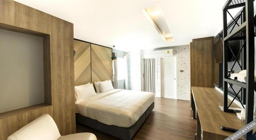The Circle Hotel Buriram Extérieur photo