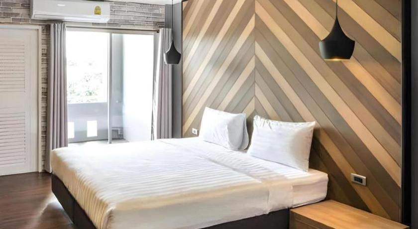 The Circle Hotel Buriram Extérieur photo