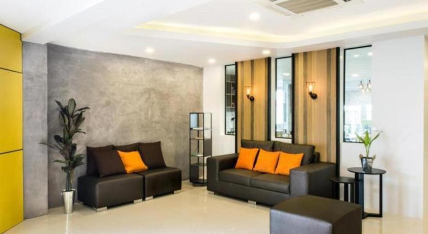 The Circle Hotel Buriram Extérieur photo