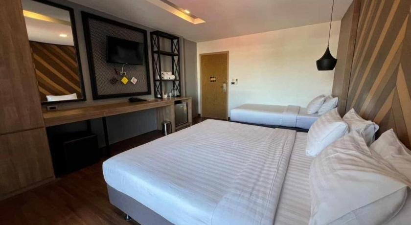 The Circle Hotel Buriram Extérieur photo