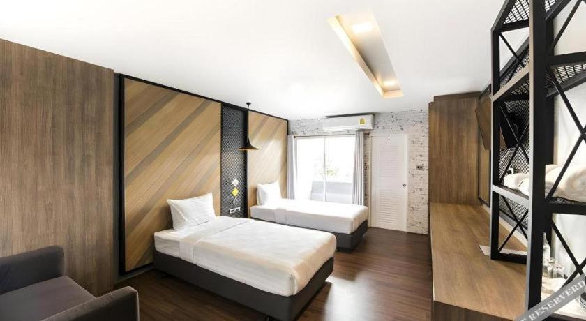 The Circle Hotel Buriram Extérieur photo