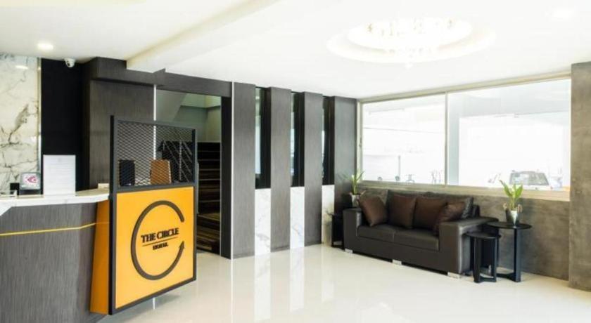 The Circle Hotel Buriram Extérieur photo